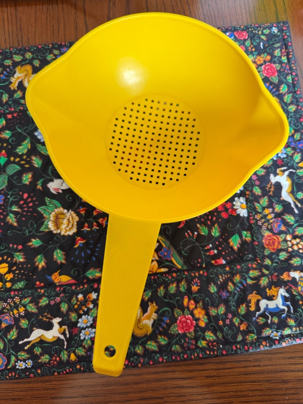 Vintage Yellow Tupperware 1 Quart Colander Strainer Classic Comfort Kitchen